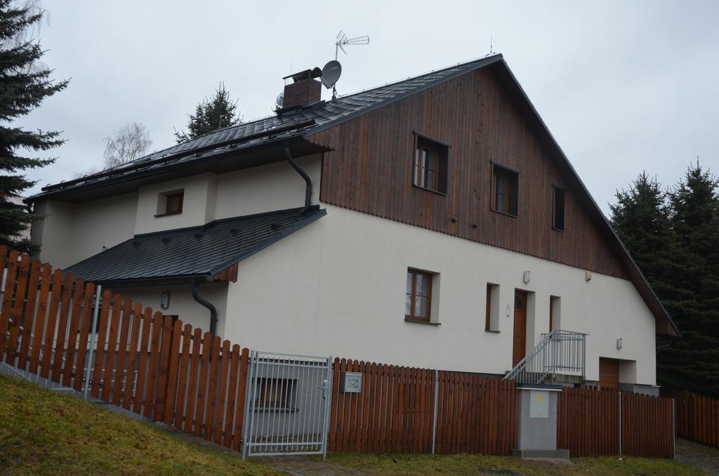 Haus Tolstejn Apartment Jiretin pod Jedlovou ภายนอก รูปภาพ