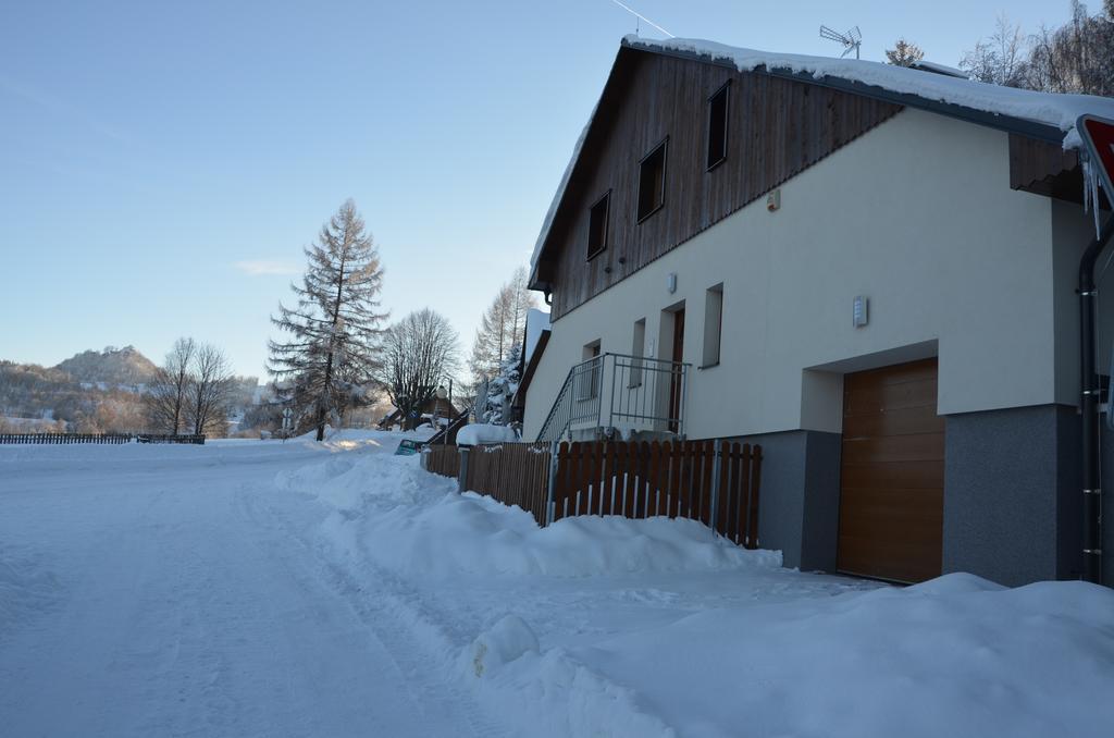 Haus Tolstejn Apartment Jiretin pod Jedlovou ภายนอก รูปภาพ